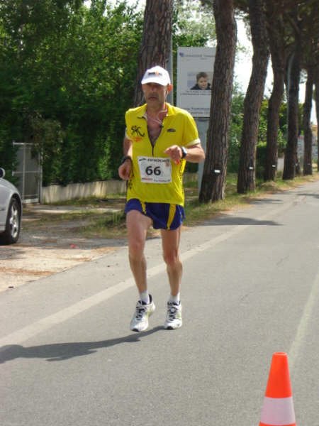 36° km.  Maratona di Pisa 17.05.09 0222.jpg