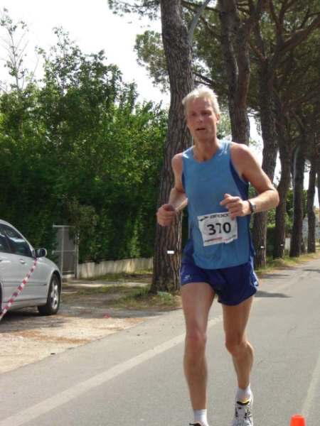 36° km.  Maratona di Pisa 17.05.09 0301.jpg