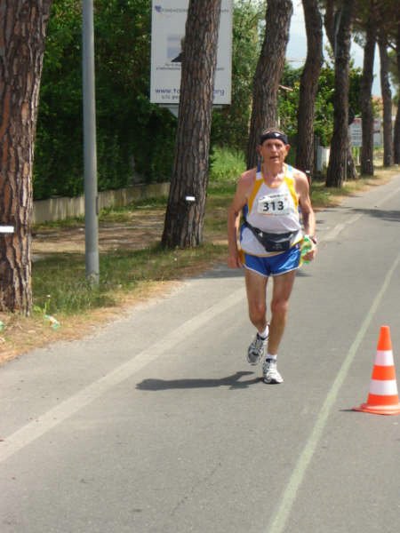 36° km.  Maratona di Pisa 17.05.09 127.jpg