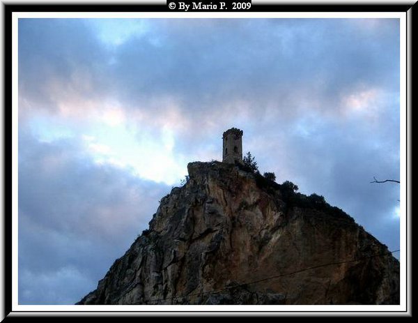 Torre di Caprona.jpg